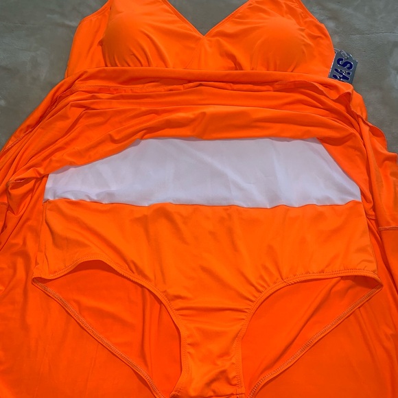 **NWT**Neon orange halter top swimsuit with attached skirt Size 2X (fits 16-22) - Picture 3 of 9